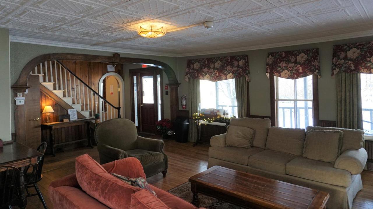 Smugglers Notch Inn Jeffersonville Экстерьер фото